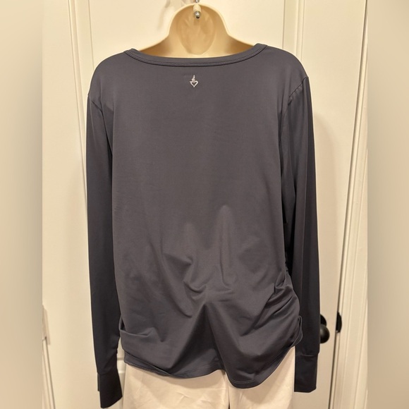 Torrid Gray Long Sleeve Active Top - Picture 4 of 5
